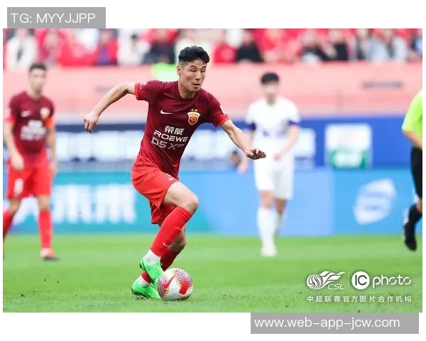 武磊领衔上海海港队荣耀时刻：中超冠军的巅峰瞬间